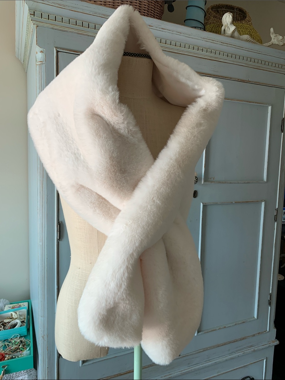 NWT Saks Fifth Avenue Creamy White Faux Fur Scarf Wrap